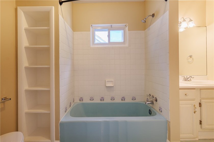 Welcome to Laurelton Rd in the heart of North Winton Village! - photo 27