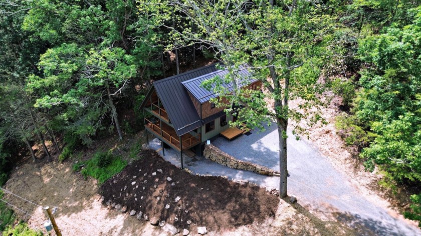 Experience The Kestrel, mountain living at its finest in this - photo 40