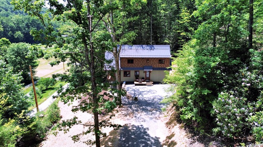 Experience The Kestrel, mountain living at its finest in this - photo 42