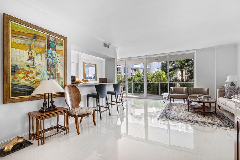 Located on the 3rd floor facing NE Boca Raton, 1 bedroom + den - photo 3