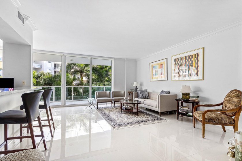 Located on the 3rd floor facing NE Boca Raton, 1 bedroom + den - photo 5