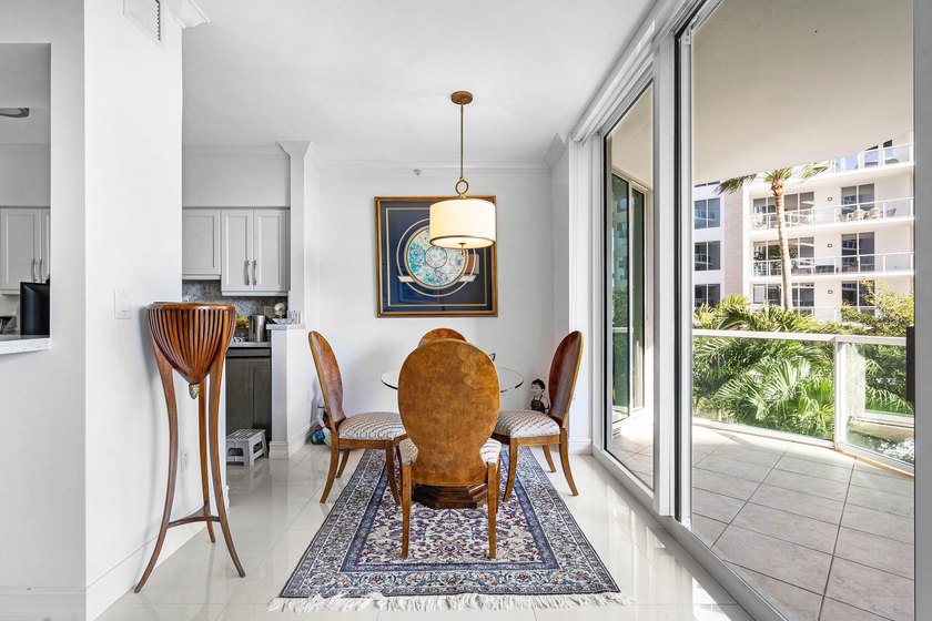 Located on the 3rd floor facing NE Boca Raton, 1 bedroom + den - photo 6