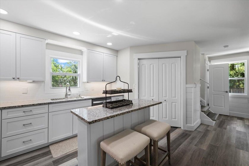 MOTIVATED SELLER! Let's make a deal on this one! Private Bay - photo 11
