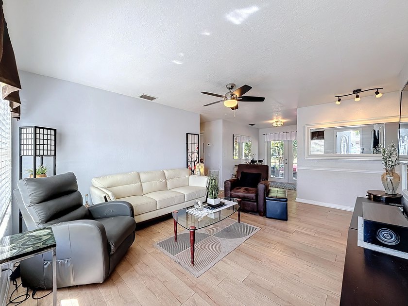 Amazing Opportunity! Updated 3 bedroom 2 bathroom single family - photo 4