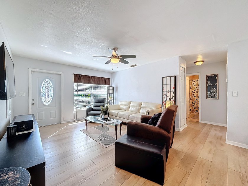 Amazing Opportunity! Updated 3 bedroom 2 bathroom single family - photo 7