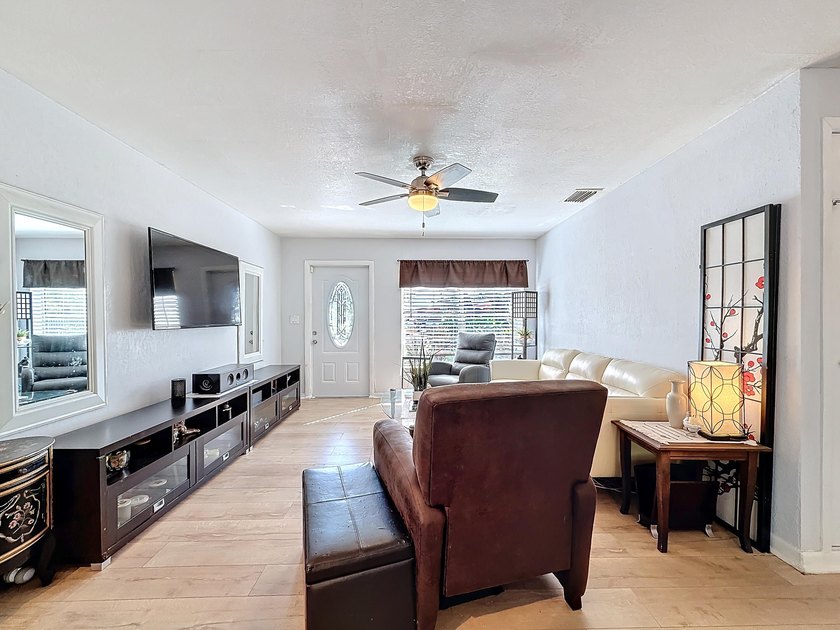 Amazing Opportunity! Updated 3 bedroom 2 bathroom single family - photo 9