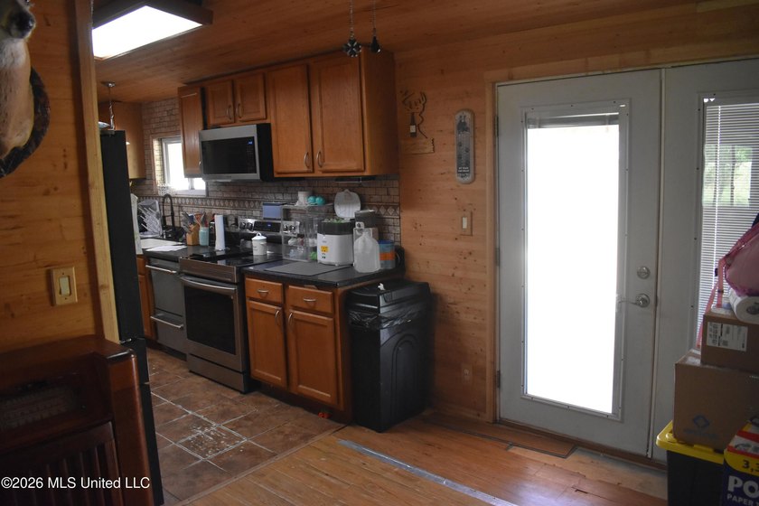 48 acres with a 3 BR 2 BA mobile home, shop, and additional home - photo 20