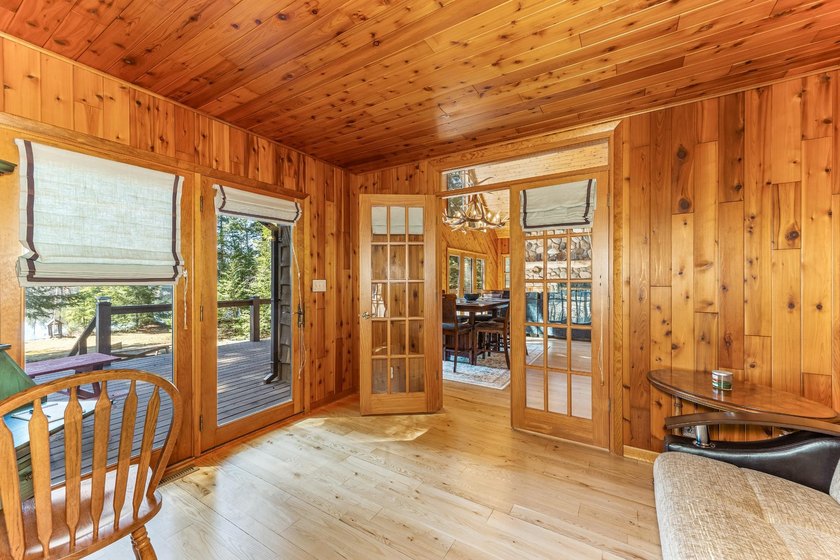 Exquisitely renovated, south-facing chalet-style lakefront - photo 14
