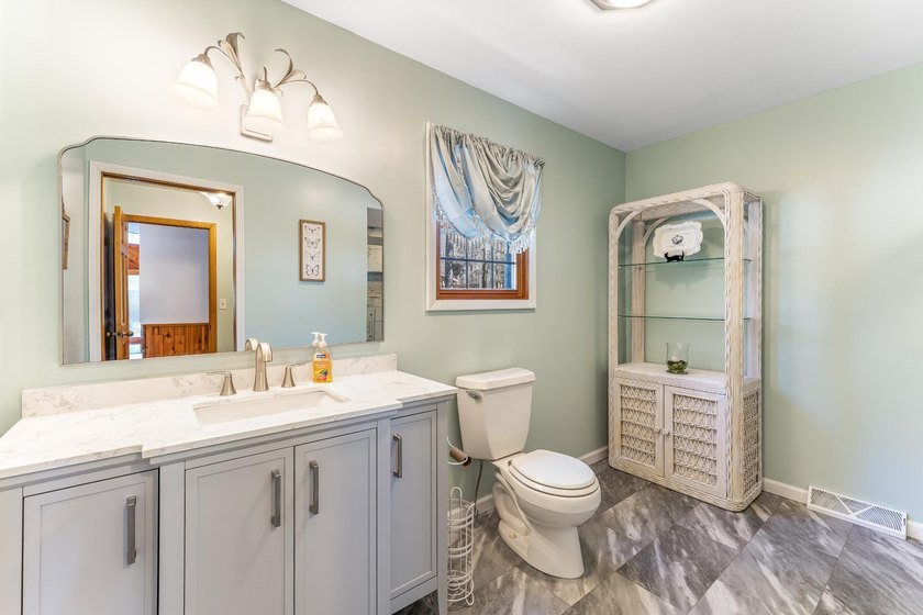 Exquisitely renovated, south-facing chalet-style lakefront - photo 15