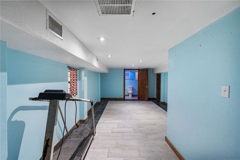 Welcome to your Rockport retreat. This stunning four bedroom - photo 19