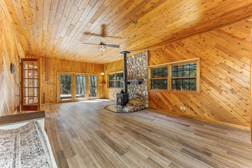 Exquisitely renovated, south-facing chalet-style lakefront - photo 20
