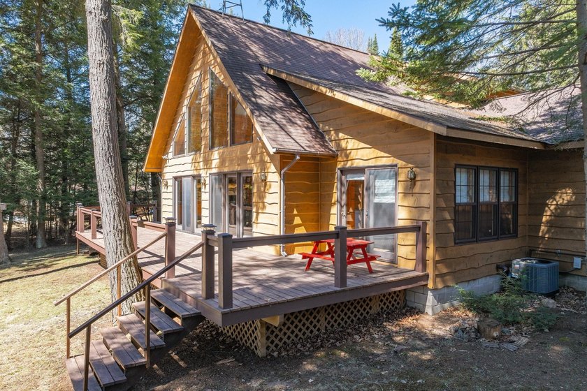 Exquisitely renovated, south-facing chalet-style lakefront - photo 24