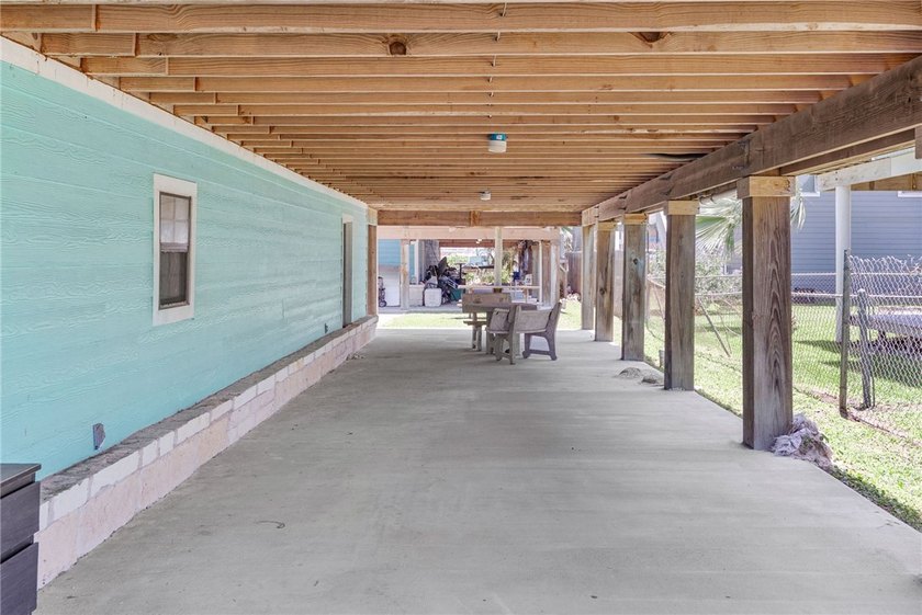 Welcome to your Rockport retreat. This stunning four bedroom - photo 25