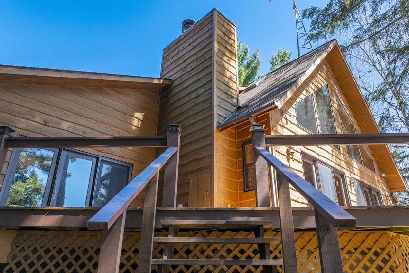 Exquisitely renovated, south-facing chalet-style lakefront - photo 25