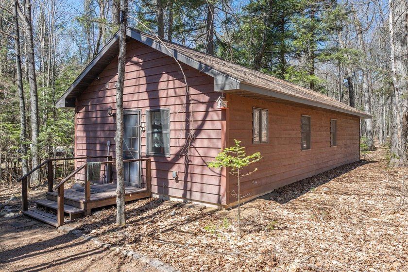 Exquisitely renovated, south-facing chalet-style lakefront - photo 30