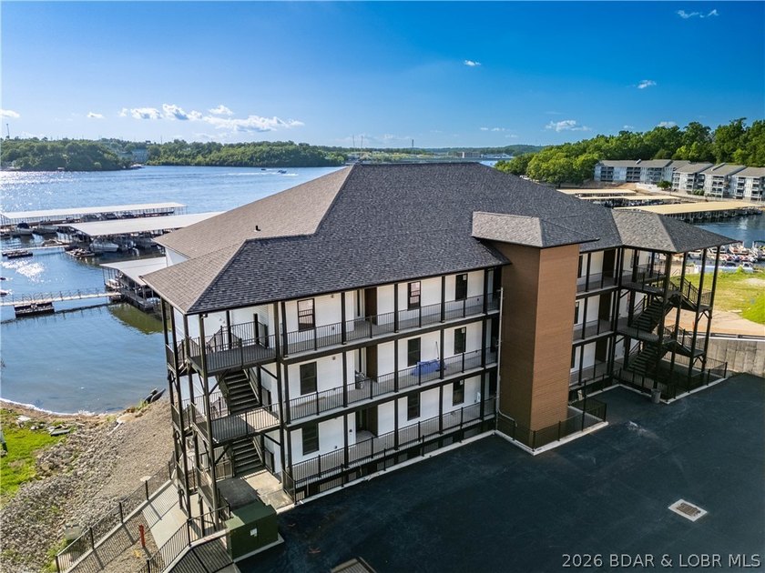 Welcome to the newest building at Robin's at the Water's - photo 44