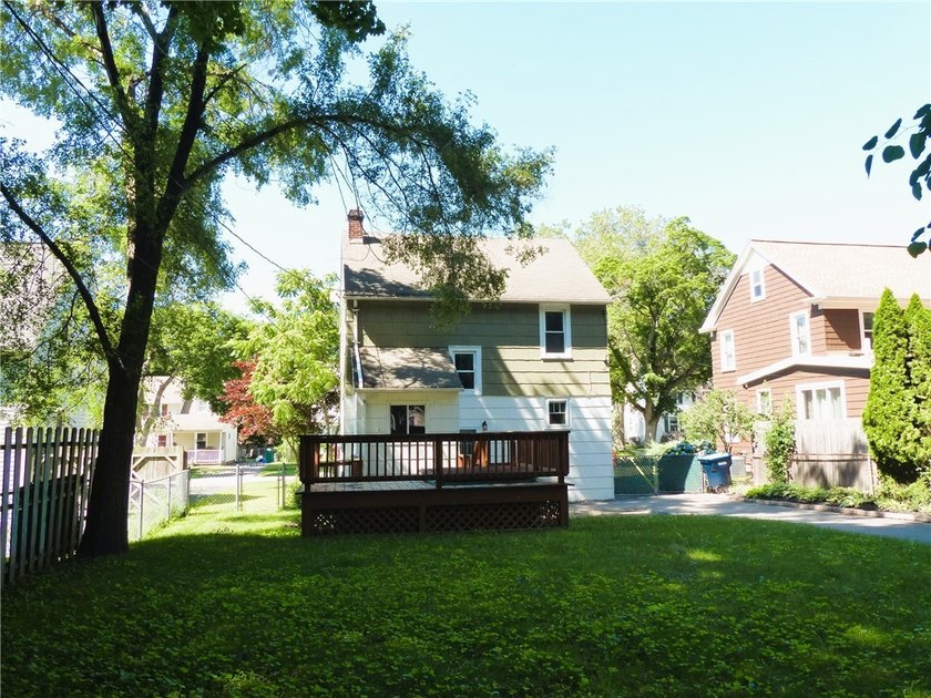 Charming three-bedroom Colonial filled with timeless character - photo 17