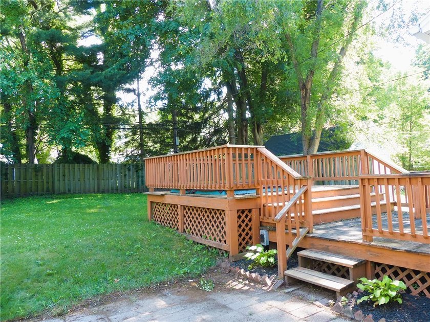 Charming three-bedroom Colonial filled with timeless character - photo 21