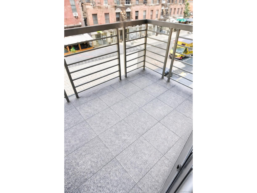 Welcome home to this beautiful 2 bedroom, 2 bath apartment in - photo 7