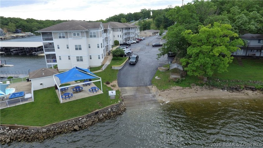 Welcome to the newest building at Robin's at the Water's - photo 44