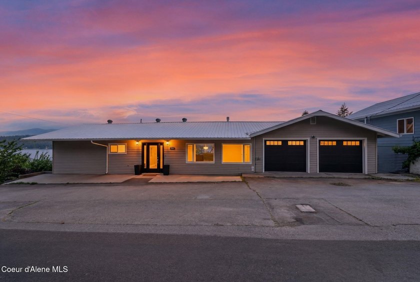 Nestled in the scenic hills of Hope, Idaho, this beautifully - photo 4