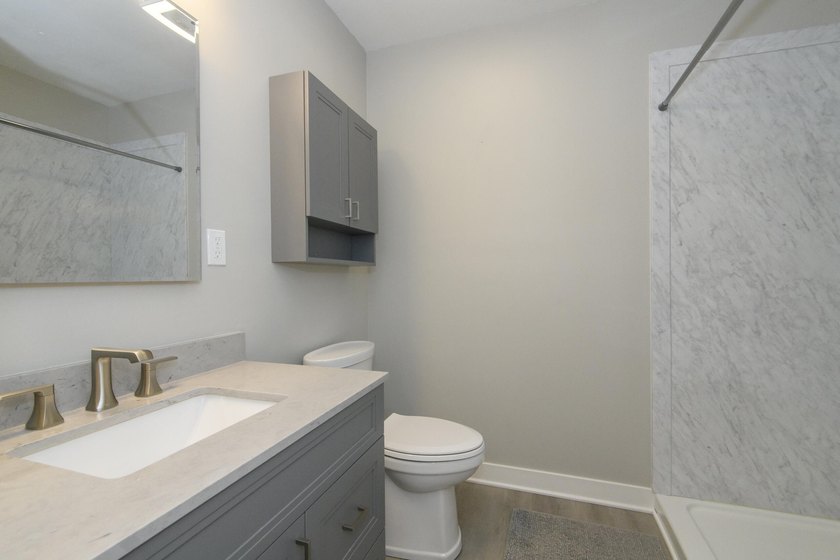 Move right into this well-maintained 2-bedroom, 1-bath Milwaukee - photo 6