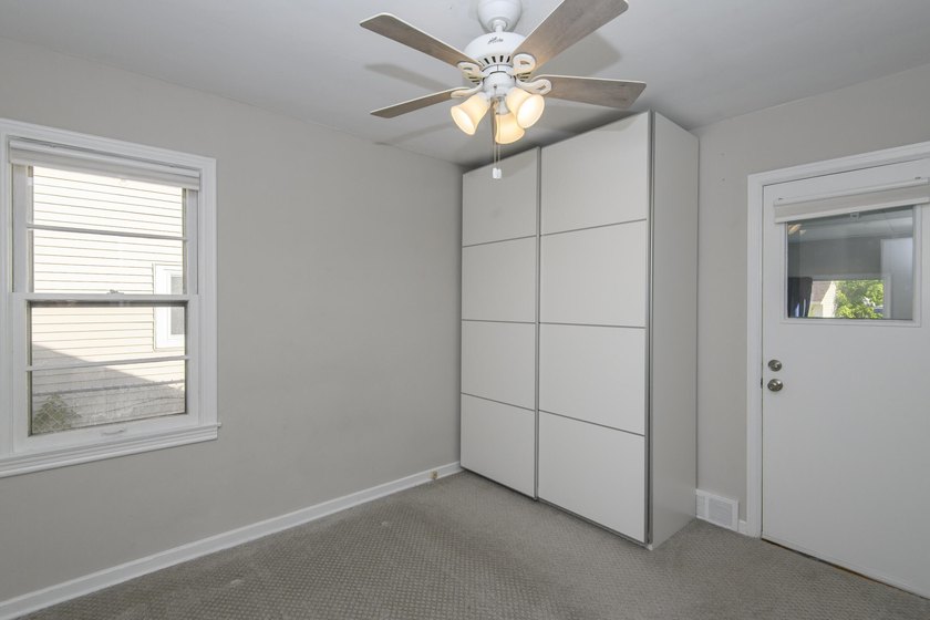 Move right into this well-maintained 2-bedroom, 1-bath Milwaukee - photo 8