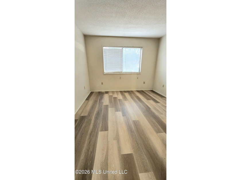 Welcome home to this charming, move-in-ready condo in Rivendell - photo 12