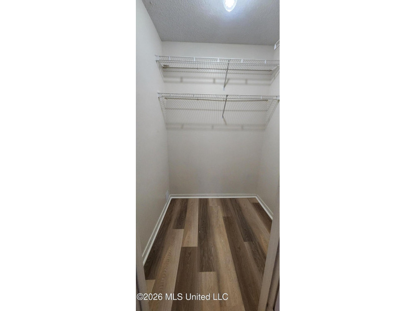 Welcome home to this charming, move-in-ready condo in Rivendell - photo 13