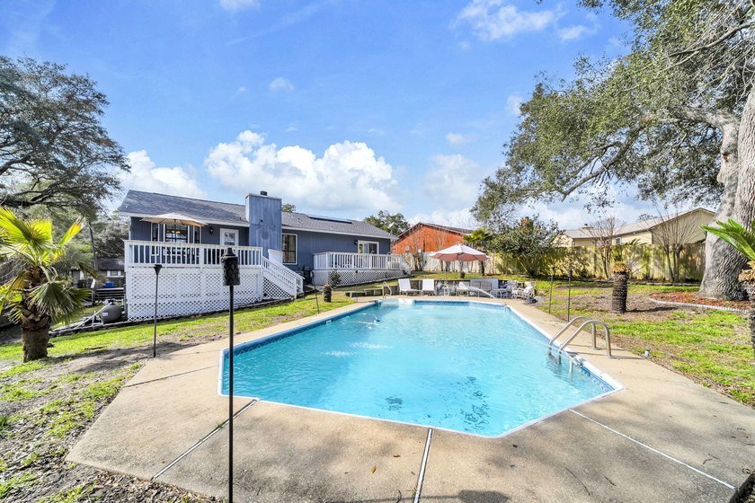 POOL HOME IN THE HEART OF NICEVILLE - ask about SELLER credit - photo 31
