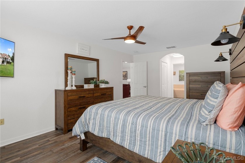 Motivated Sellers! 4 bedroom, 3 bath home with 2 car garage in - photo 31