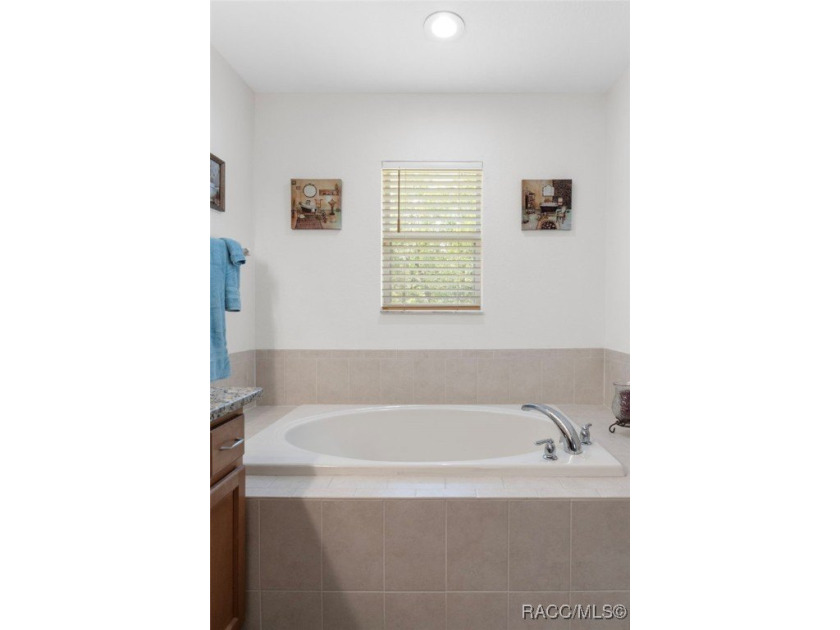 Motivated Sellers! 4 bedroom, 3 bath home with 2 car garage in - photo 38