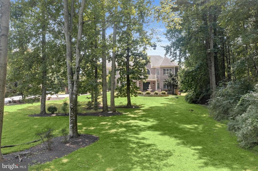 Welcome to this exceptional all-brick estate, gracefully sited - photo 5
