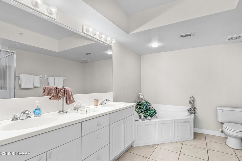 Wake up to breathtaking views from this beautifully updated - photo 19