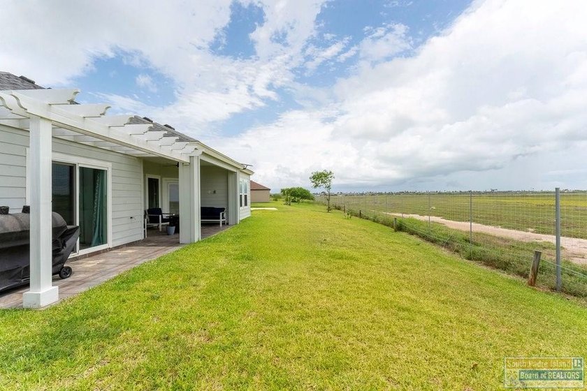 Beautifully maintained Golf Villa tucked in a peaceful - photo 32