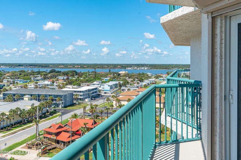 Wake up to breathtaking views from this beautifully updated - photo 33