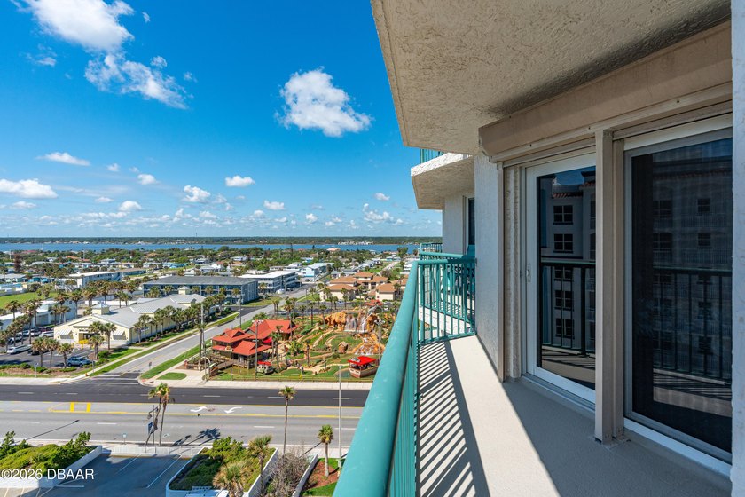 Wake up to breathtaking views from this beautifully updated - photo 34