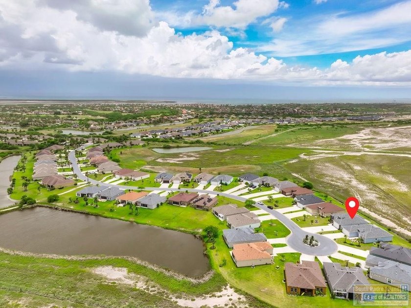 Beautifully maintained Golf Villa tucked in a peaceful - photo 36