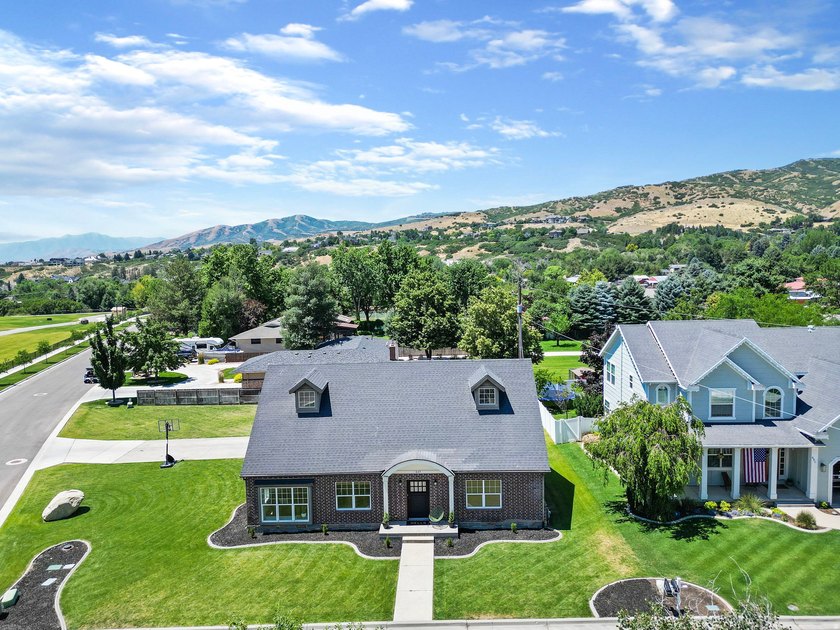 Located in the heart of Alpine, this home combines updated - photo 6