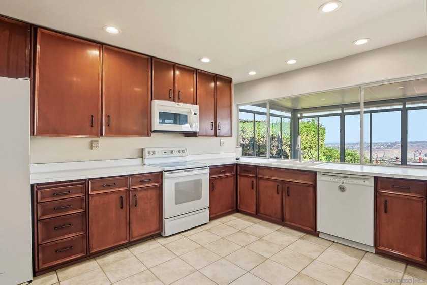 Perched at the top of the hill in Del Cerro, this single-story 4 - photo 12