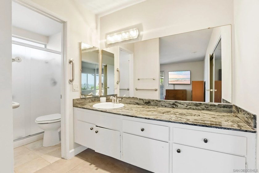 Perched at the top of the hill in Del Cerro, this single-story 4 - photo 25