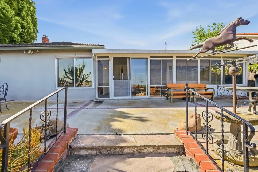 Perched at the top of the hill in Del Cerro, this single-story 4 - photo 28