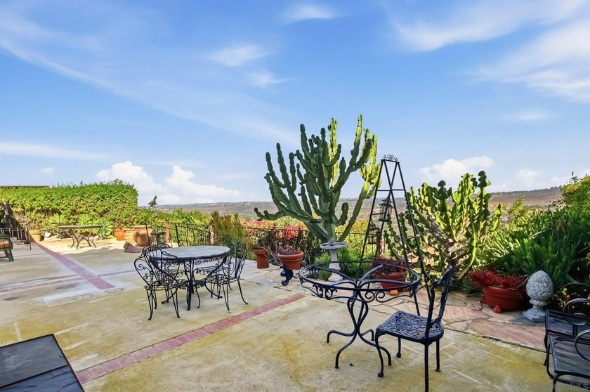 Perched at the top of the hill in Del Cerro, this single-story 4 - photo 33