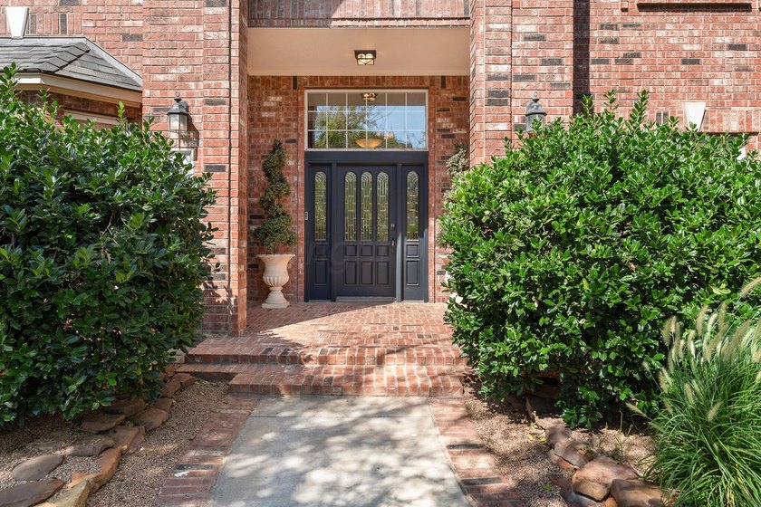 Experience luxury living with no HOA in this exceptional - photo 4