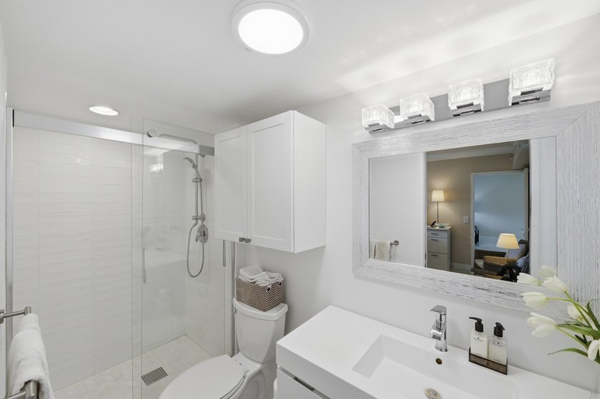 Rarely does a home so cleary reflect creativity and vision. This - photo 24