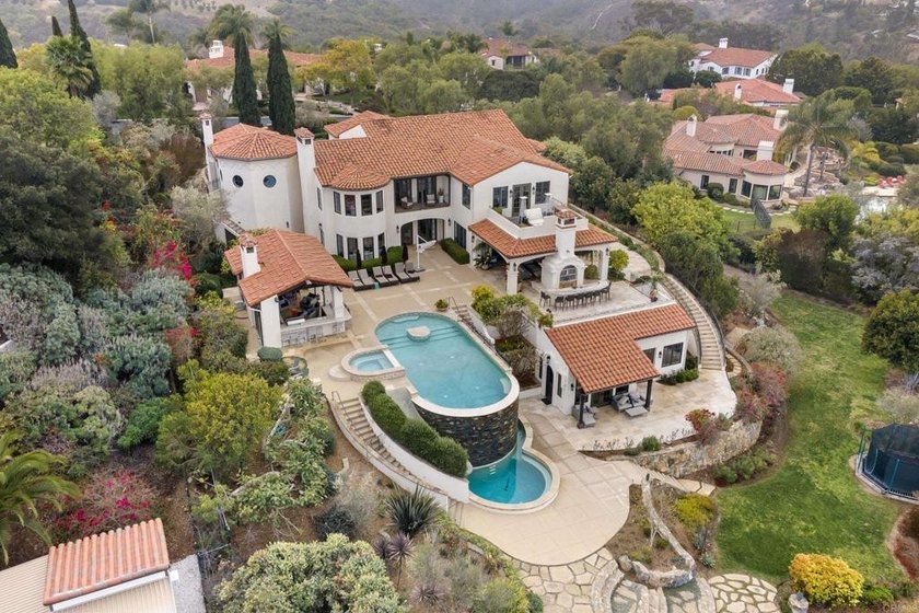 Welcome to 6152 Avenida del Duque, an extraordinary 7-bedroom, 7 - photo 32