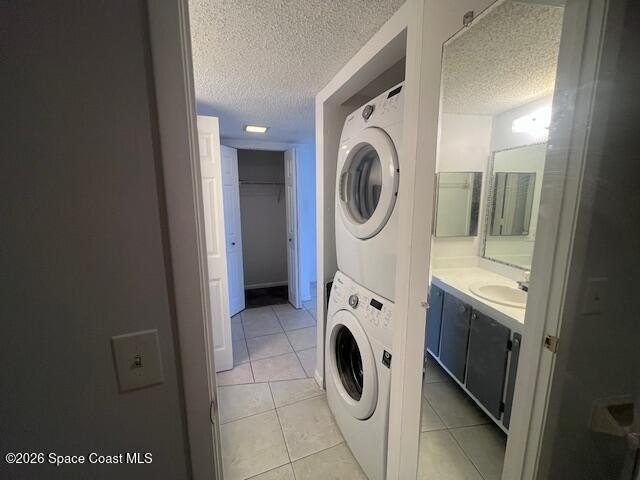 This well maintained condo located on the 2nd floor convenient - photo 32