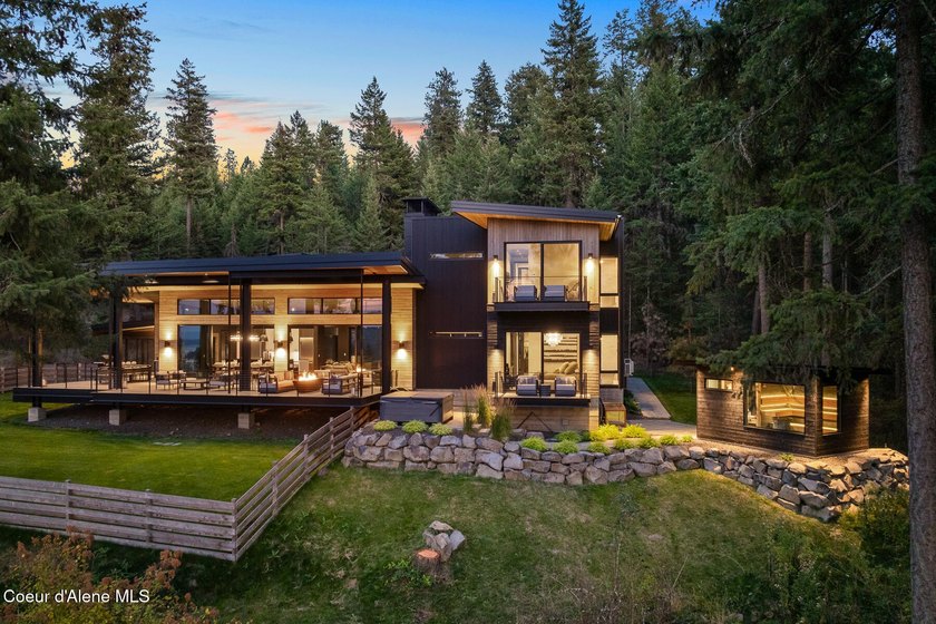Tucked away in a secluded private cul-de-sac, this 1.71-acre - photo 2