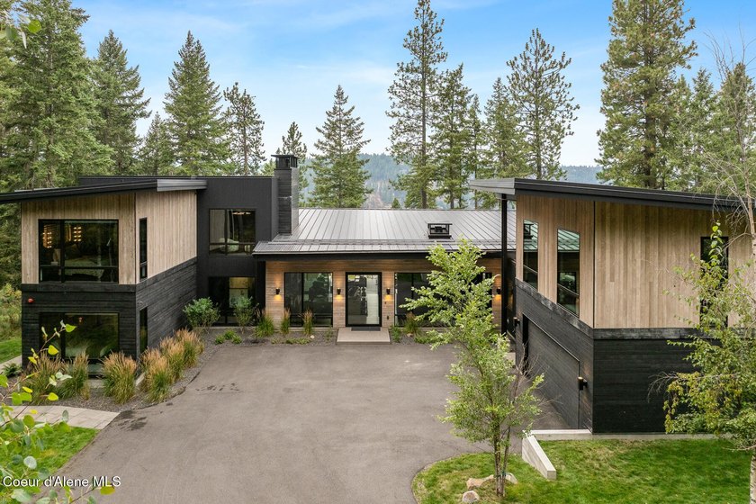 Tucked away in a secluded private cul-de-sac, this 1.71-acre - photo 8
