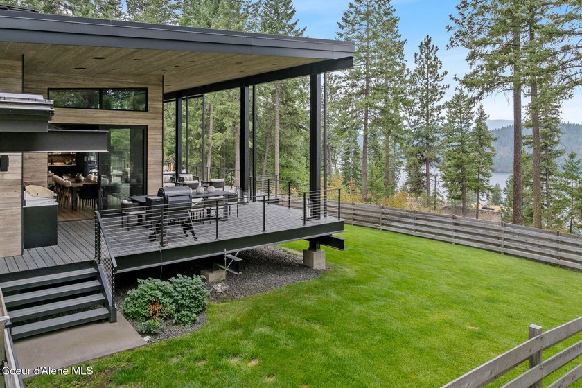 Tucked away in a secluded private cul-de-sac, this 1.71-acre - photo 10